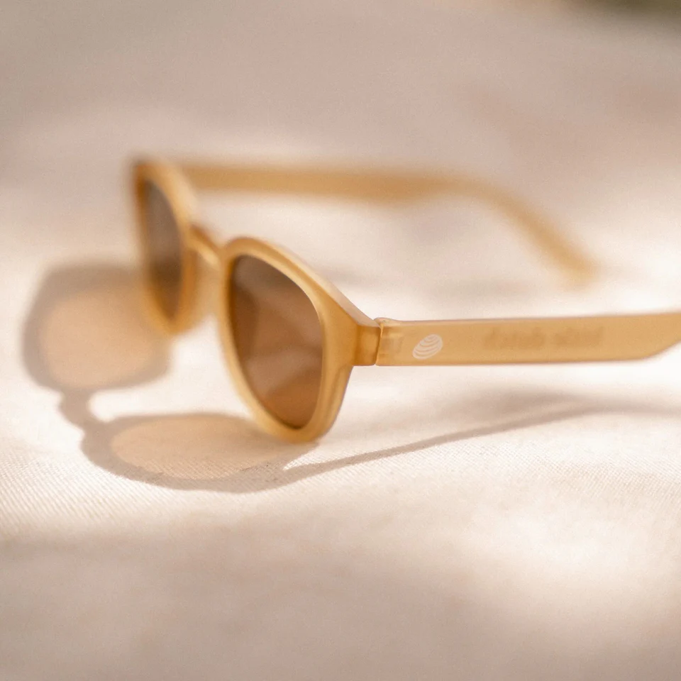 oculos-de-sol-amendoa-little-dutch