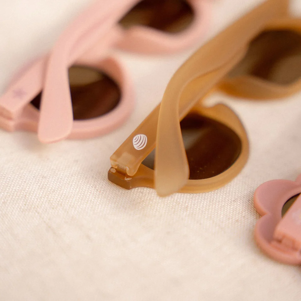 oculos-de-sol-amendoa-little-dutch