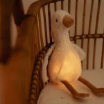 peluche-ganso-com-luz-e-som-little-dutch