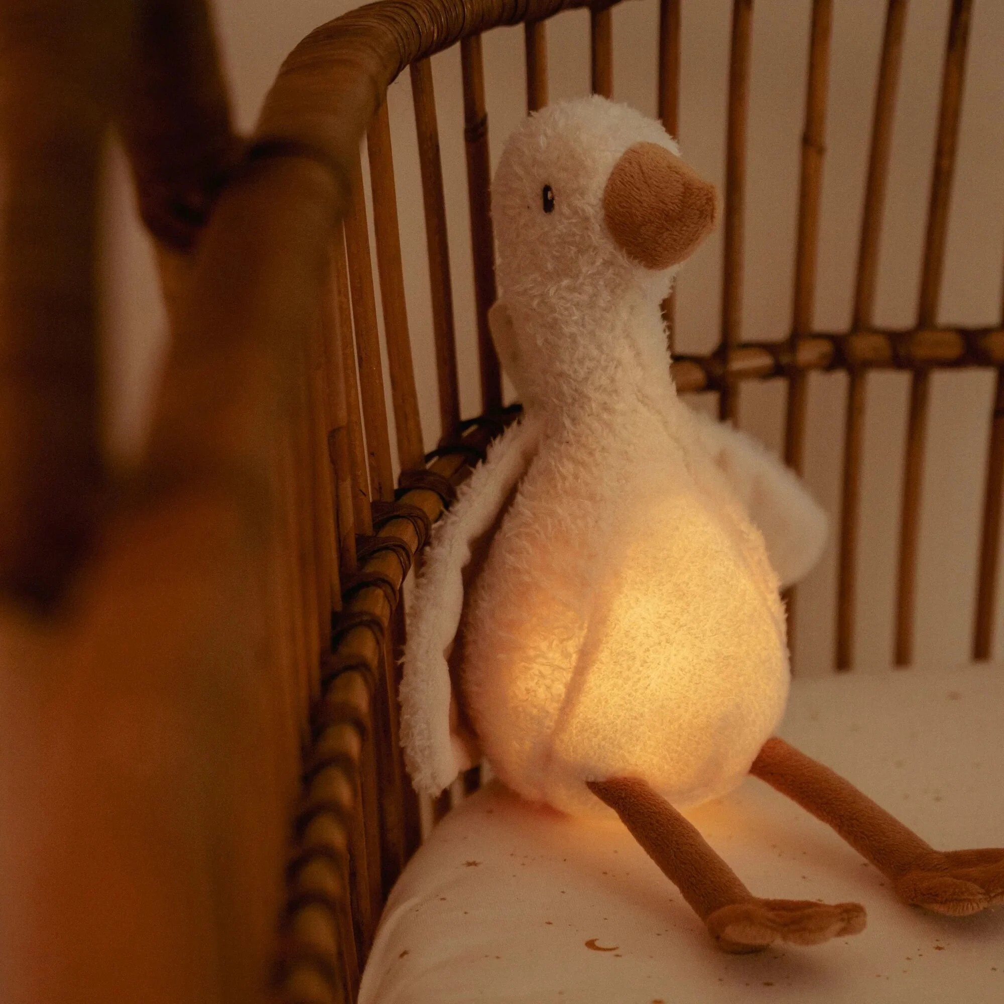 peluche-ganso-com-luz-e-som-little-dutch