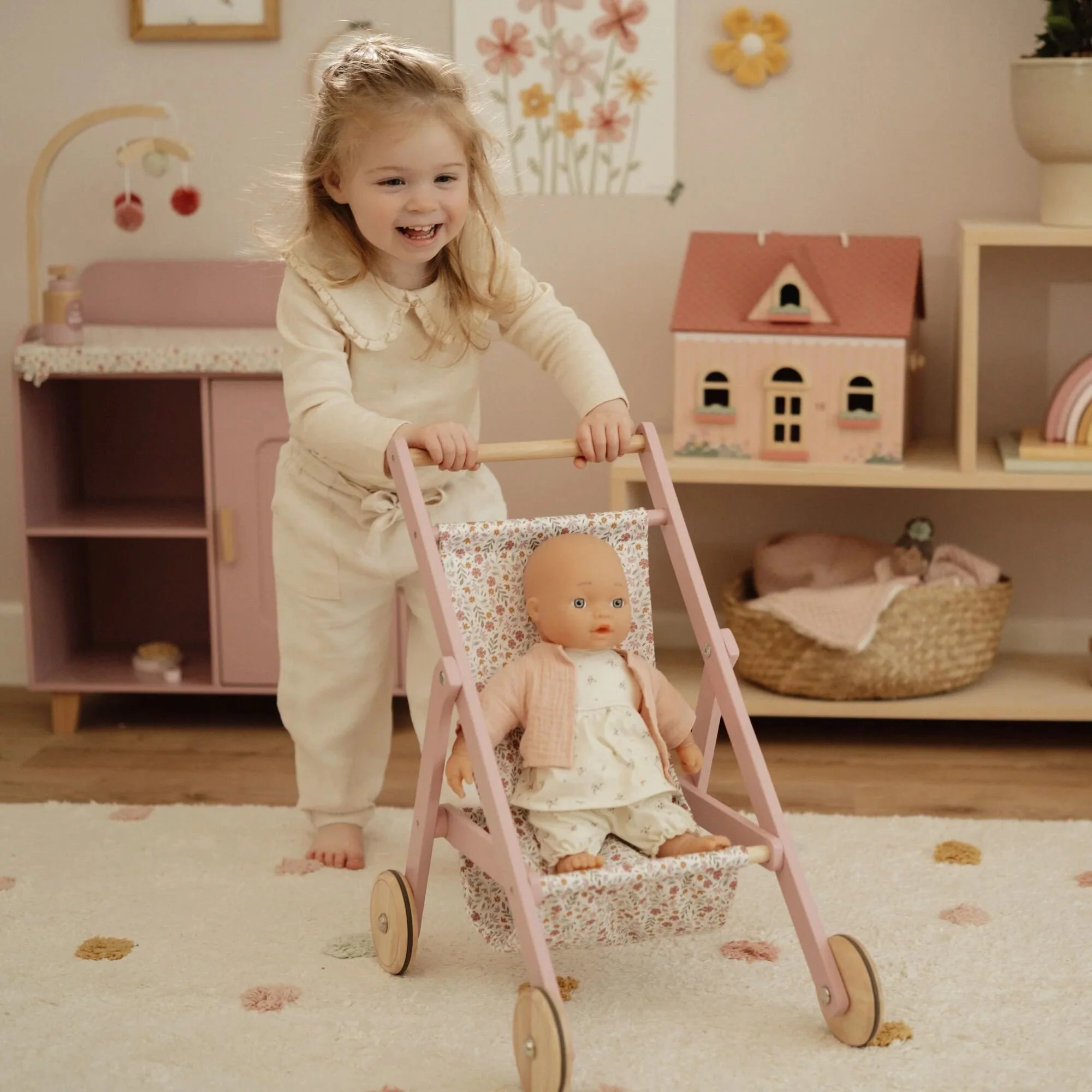 carrinho-de-bonecas-rosa-claro-little-dutch