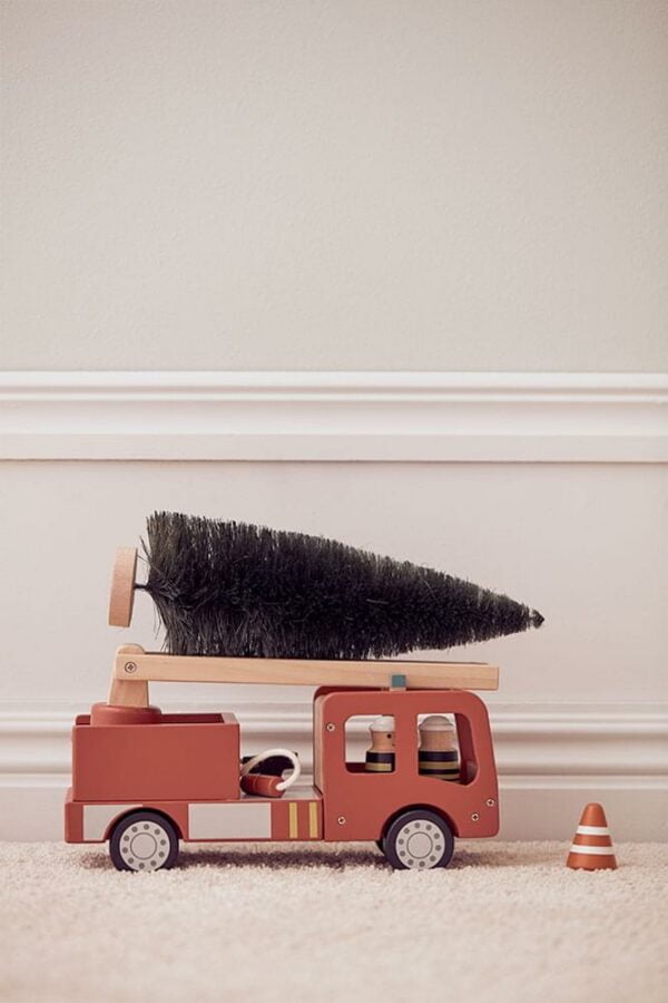 camião-dos-bombeiros-kids-concept-brinquedo-madeira-1