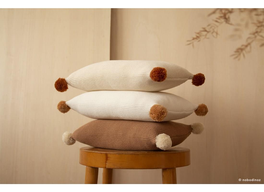 so-natural-knitted-cushion-cojin-coussin-biscuit-nobodinoz-3_3