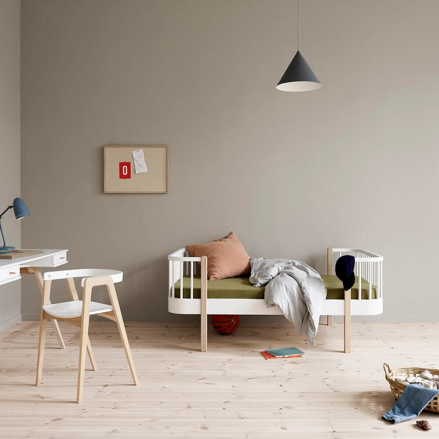2020_web_041009_Wood_deskarmchair_041011_Desk_041623_Armchair_041401_Junior_bed