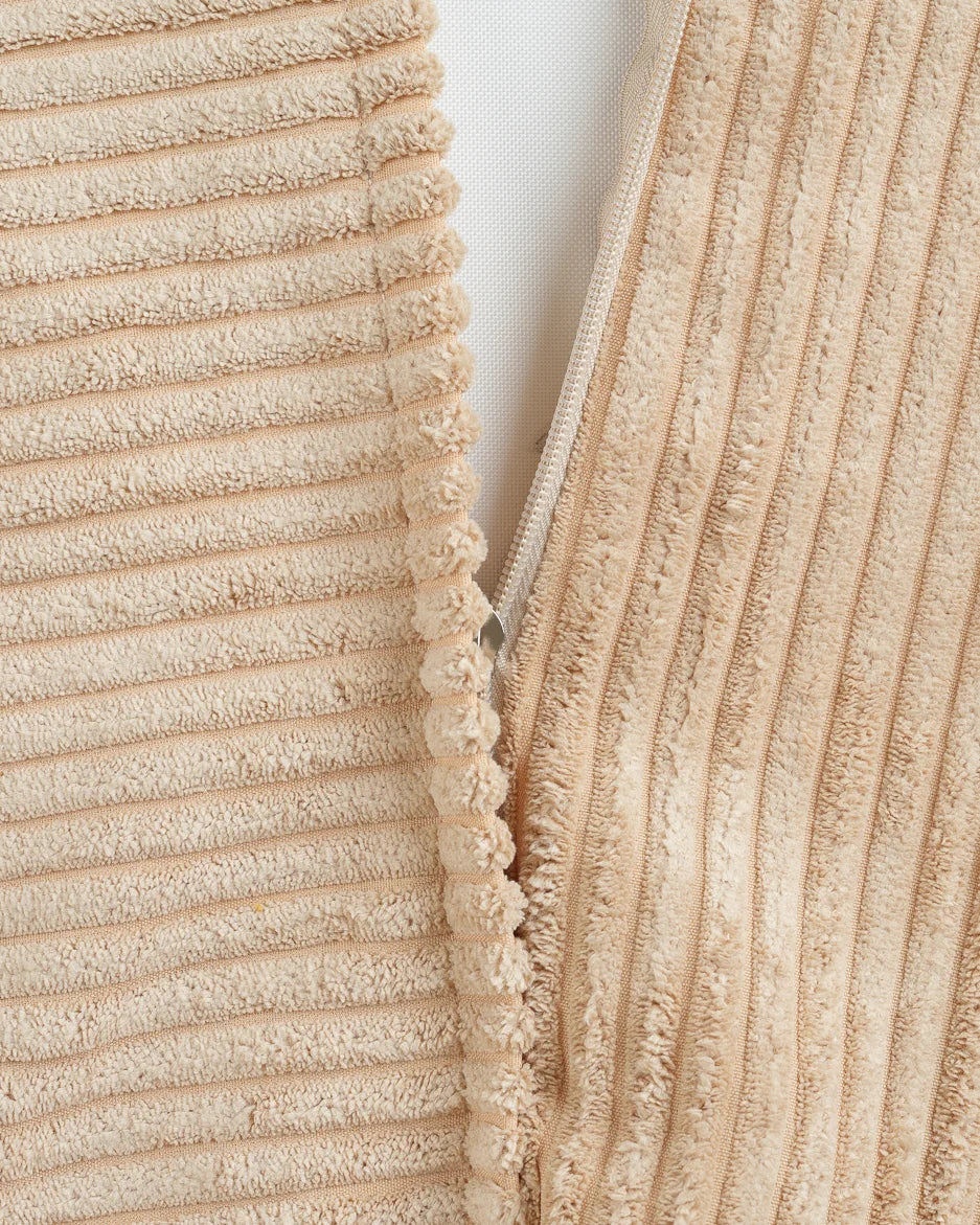 Covers-zipper-close-up-corduroy-5.webp