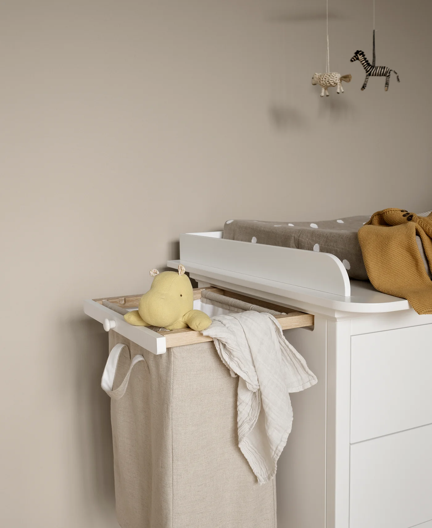 oliver-furniture-saco-de-lavandaria-021820