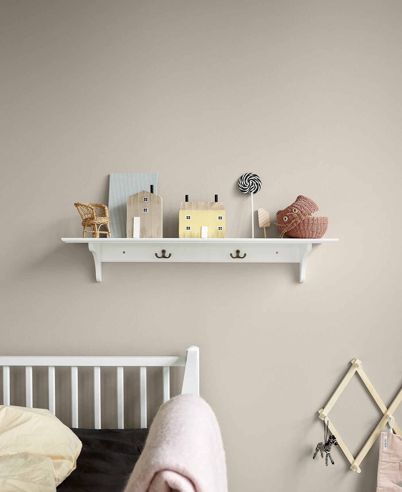 oliver-furniture-prateleira-seaside-com-ganchos-021511