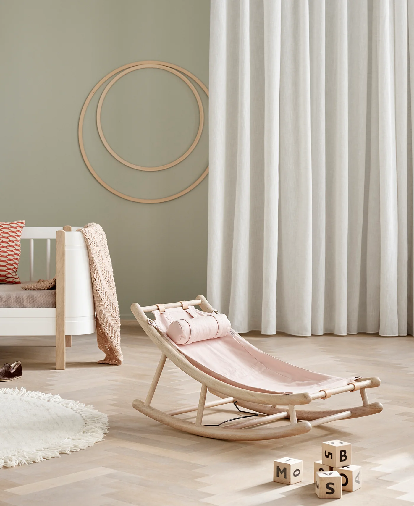 oliver-furniture-baloiço-crianças-madeira-041633