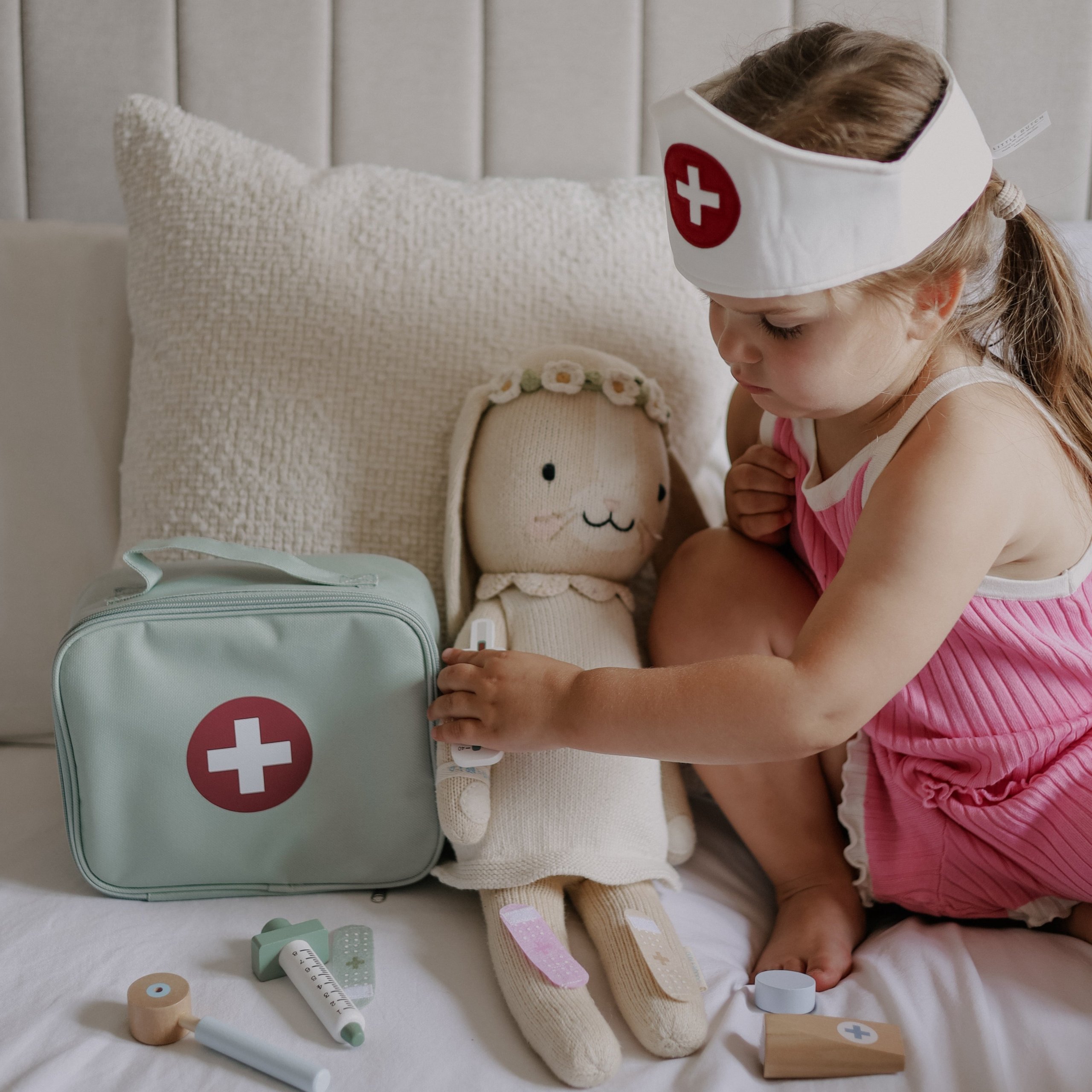 PlayFaire_-_Little_Dutch_Doctor_Bag