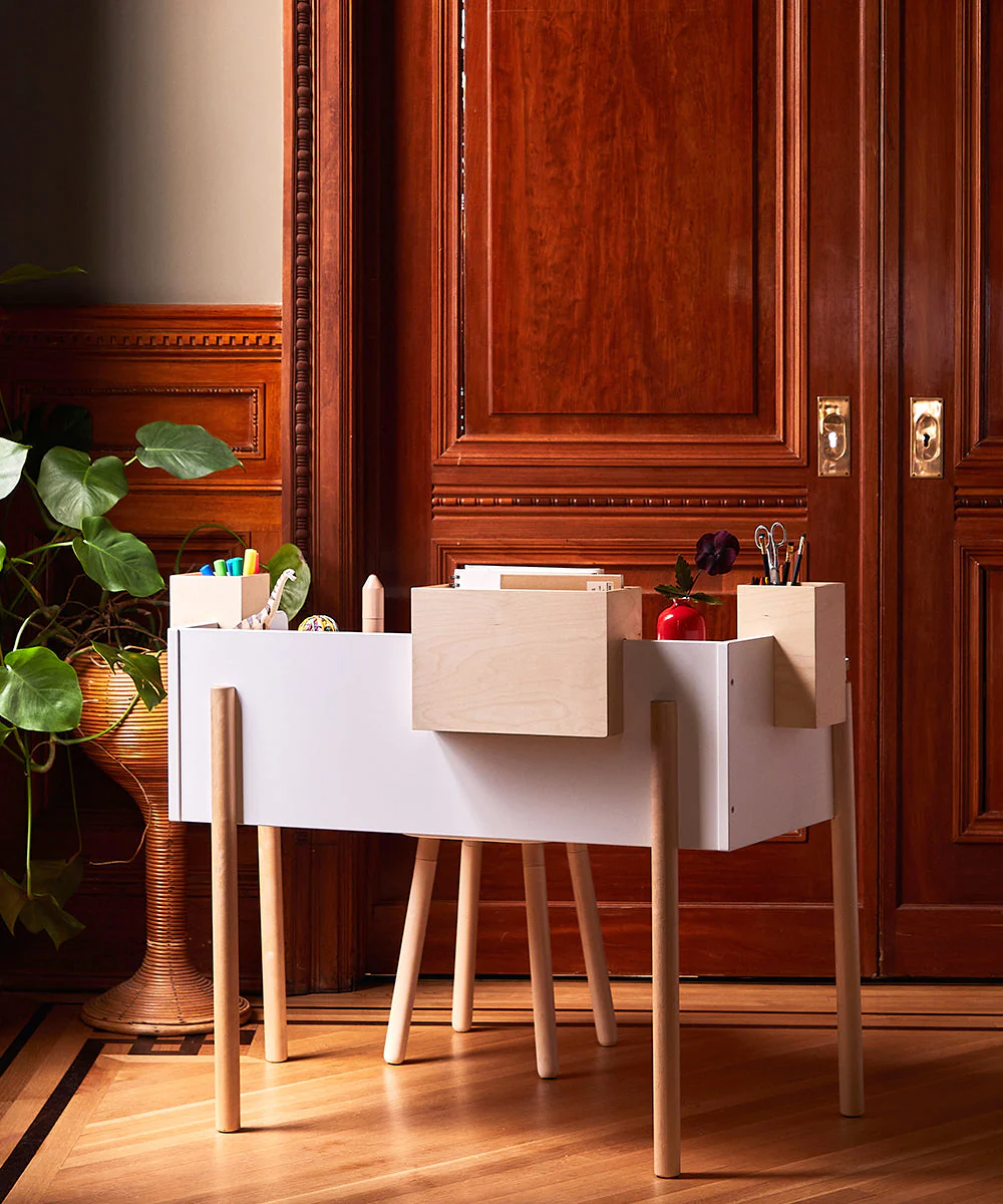 brookyn-desk_birch_lifestyle_06.jpg