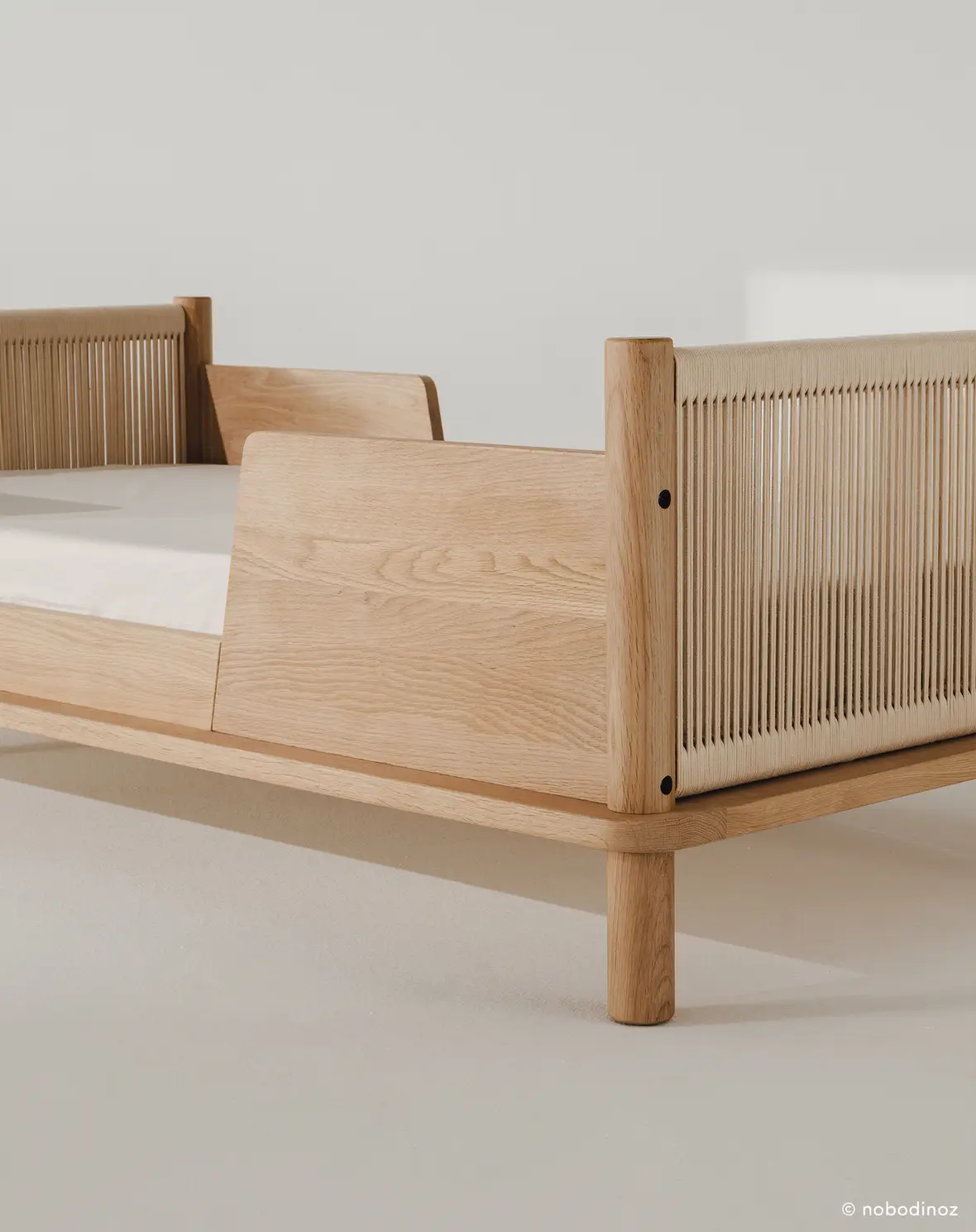 conjunto-de-cama-junior-latitude-de-carvalho-macico-2-barreiras-de-seguranca-nobodinoz