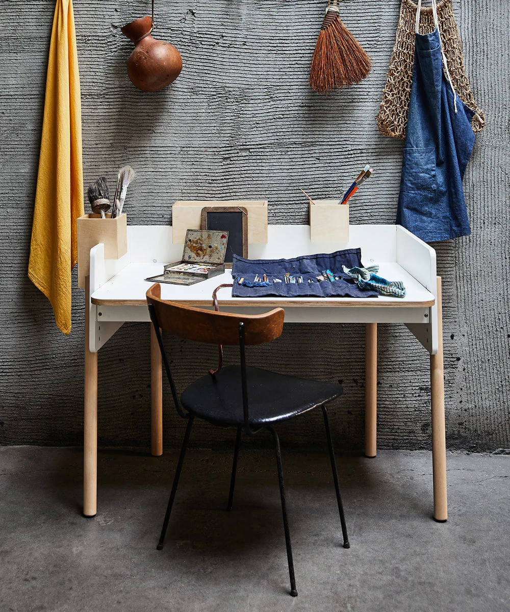 desk-1.jpg