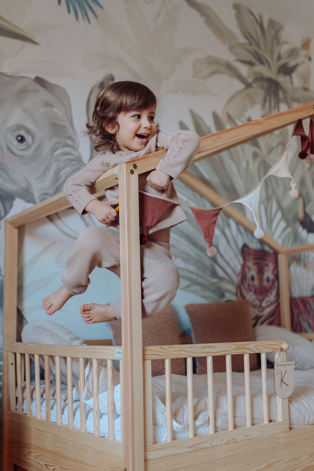 eng_pl_Dream-nest-pine-house-bed-80x160-along-with-two-safety-rails-and-a-drawer-1090_43