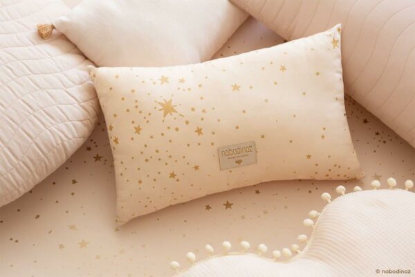 laurel-cushion-gold-stella-natural-nobodinoz-almofada-natural-estrelas-douradas-1