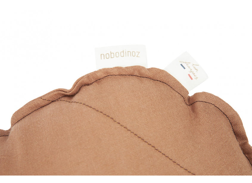 lin-franc_ais-leaf-cushion-noisette-nobodinoz-6-8435574924407