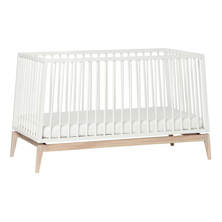 luna-adjustable-oak-baby-bed