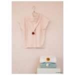 poncho-rosa-com-pompom-3-5-anos-nobodinoz