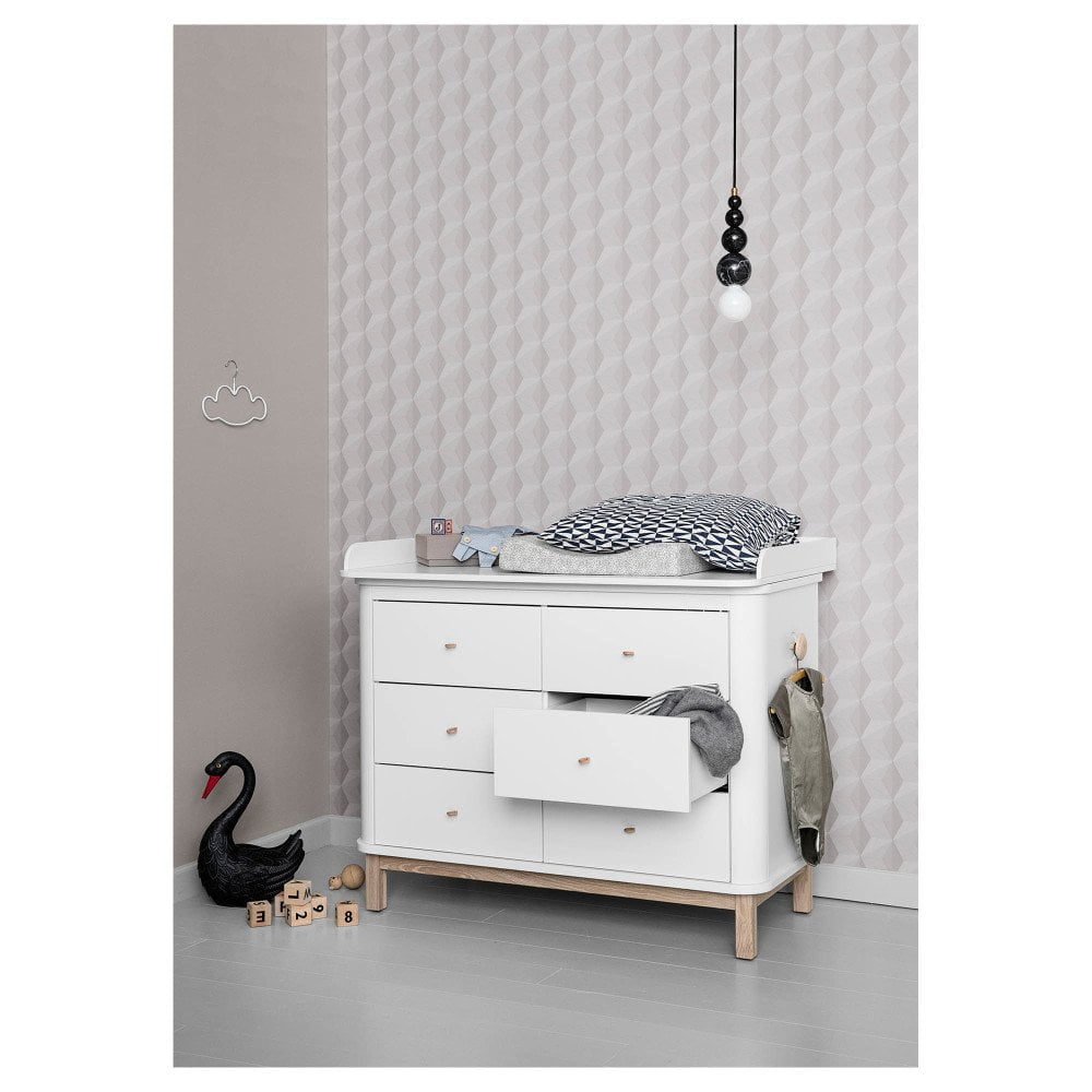 oak-6-drawer-changing-table-with-small-changing-mat (7)