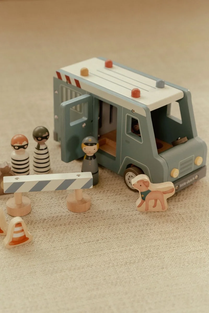police-van-ld2541-11-Medium.jpg